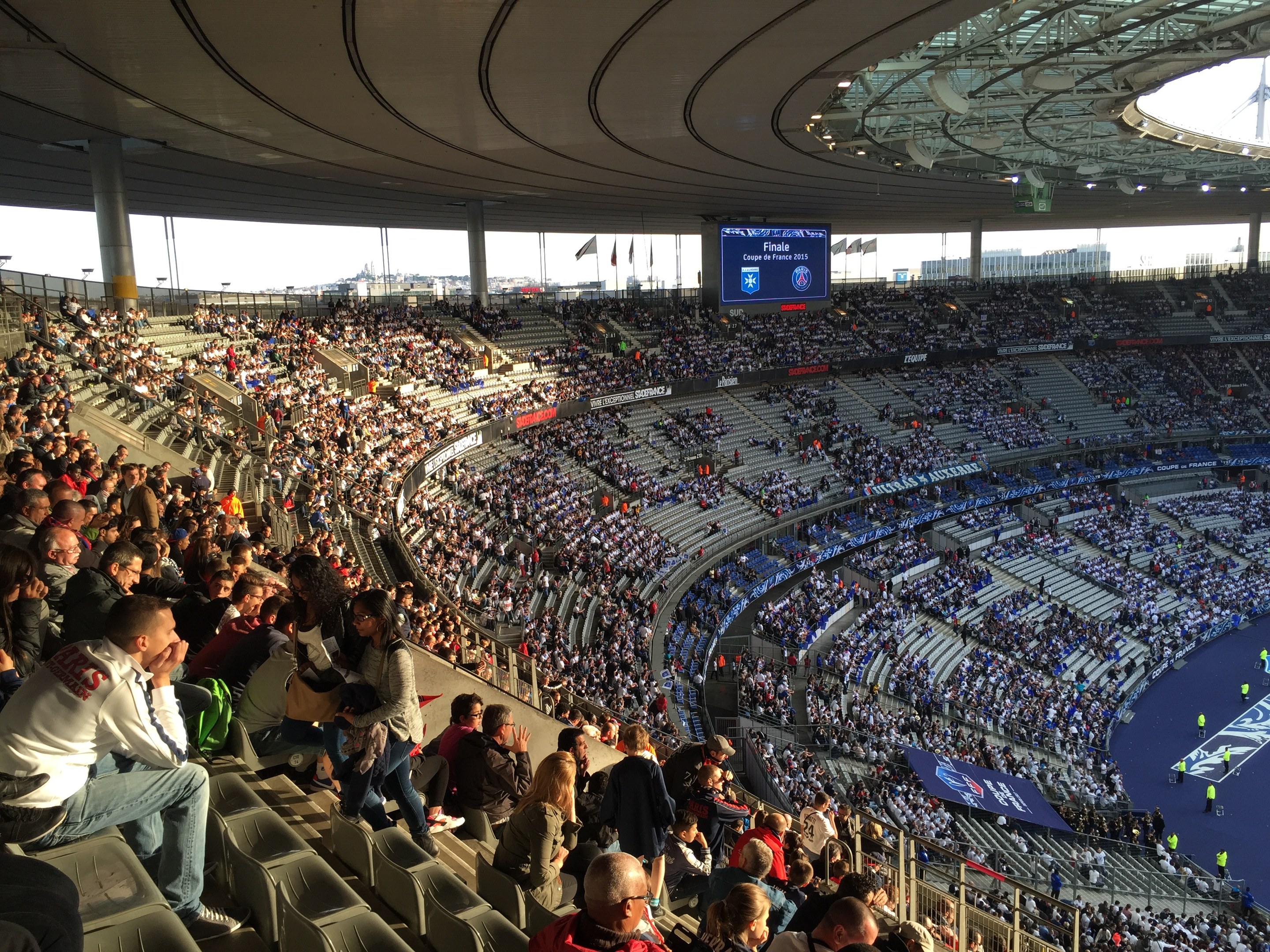 Sportsminister schaut FIFA-WM mit Freunden