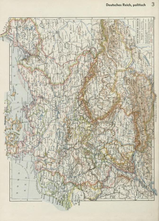 Eine 19. Jahrhundert-Karte von Deutschland, die die politischen Teilungen des Landes zeigt, auf altem Papier mit Text oben und unten gedruckt.
