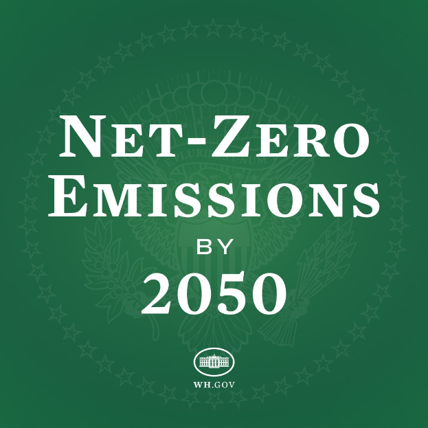 Weißer fetter Text auf einem grünen Hintergrund, der "net-zero emissions by 2050" lautet.
