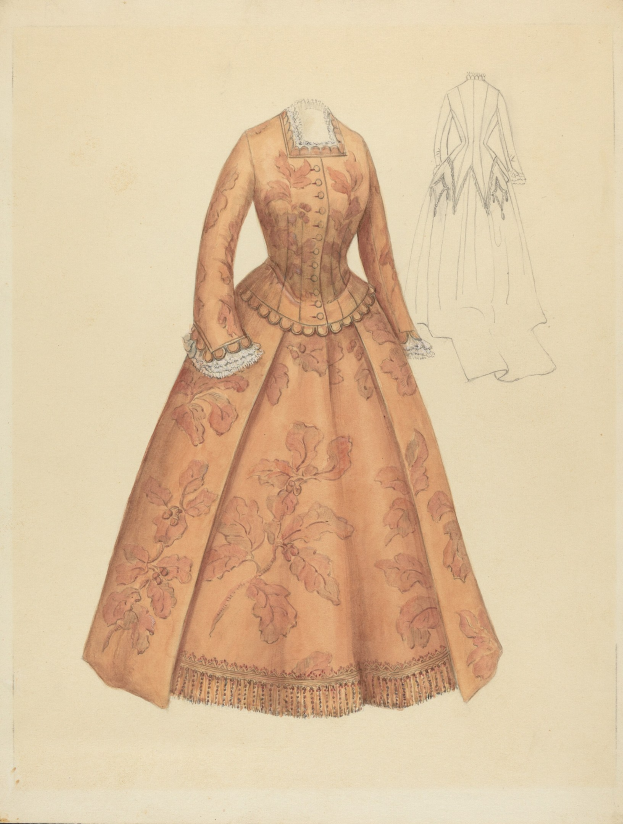 Ein detailliertes Zeichnung eines 18. Jahrhundert Kostümdesigns mit einem langen Blumenmuster-Kleid mit hohem Kragen, vollem bodenlangen Rock und Spitzenbesatz, vor einem hellblauen Hintergrund.