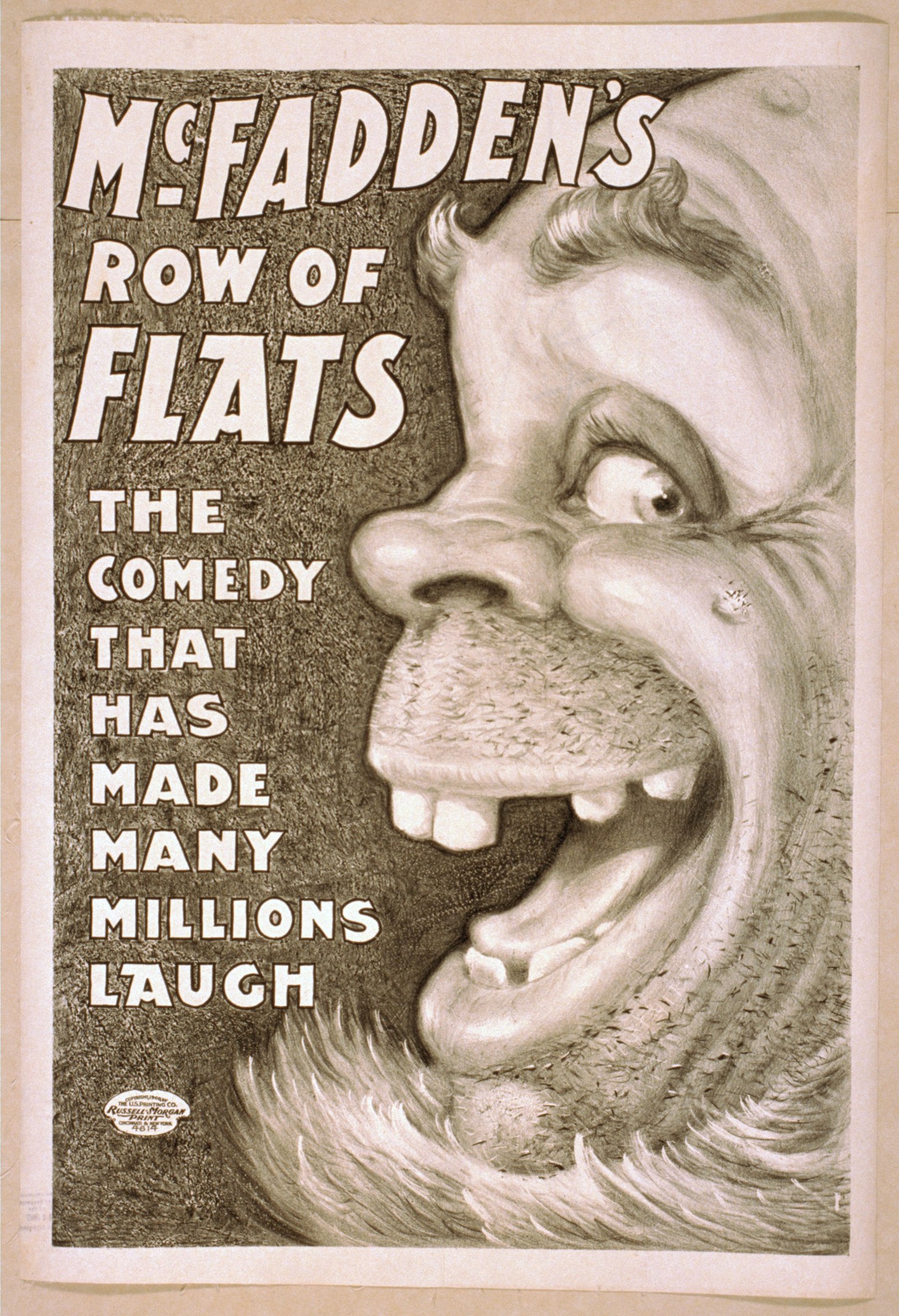 Plakat eines lachenden Menschen mit wilden Haaren, weit aufgerissenen Augen und einem breiten Grinsen, vor einem hellgelben Hintergrund, mit der Aufschrift "McFadden's Row of Flats: The Comedy That Has Made Many Millions Laugh."