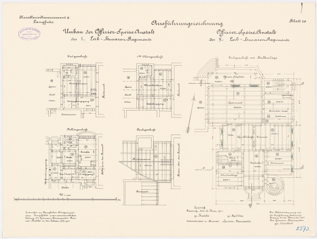 Schwarz-weißer Grundriss des ehemaligen Bundeskanzleramtes mit detaillierter Layoutdarstellung und Textannotationen.