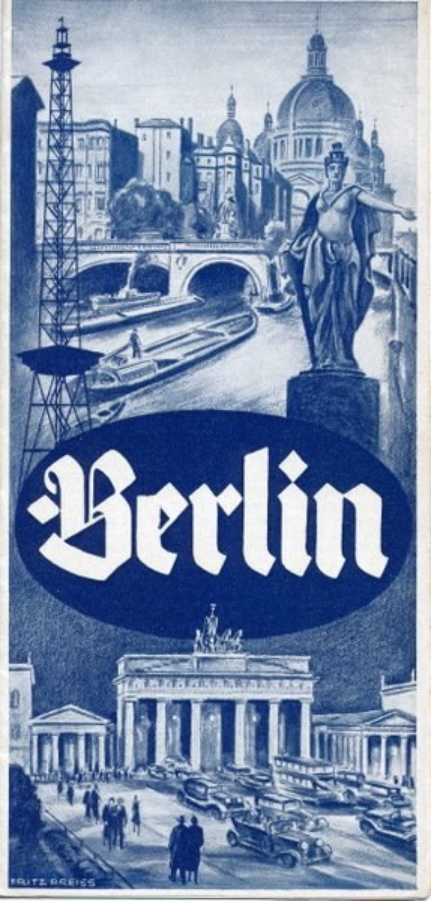 Plakat, das Berlin, Deutschland bewirbt und eine Statue, historische Gebäude, den Fernsehturm, Passanten, Fahrzeuge auf einer brückenüberspannten Straße und Text zeigt, der die Stadt bewirbt.