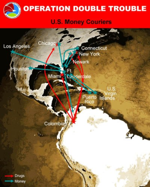 Plakat mit der Aufschrift "Operation Double Trouble: US-Geldkurier" mit einer Karte der USA, die in zwei Abschnitte unterteilt ist, einer zeigt die Route der US-Geldkurier und der andere zeigt die Standorte der Geldkurier, mit fetter schwarzer Schrift auf einem weißen Rand.